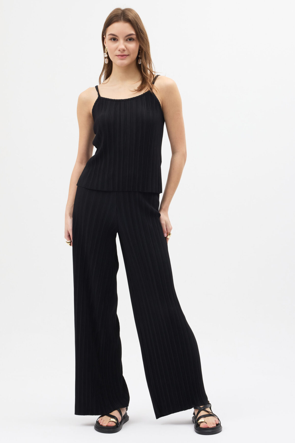 09.12.2025_LINA2458 Siyah Pliseli Rahat Kesim Pantolon Takım - Görsel 1