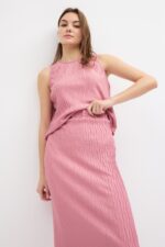 Pembe Pliseli Bluz ve Etek Takım - Görsel 3