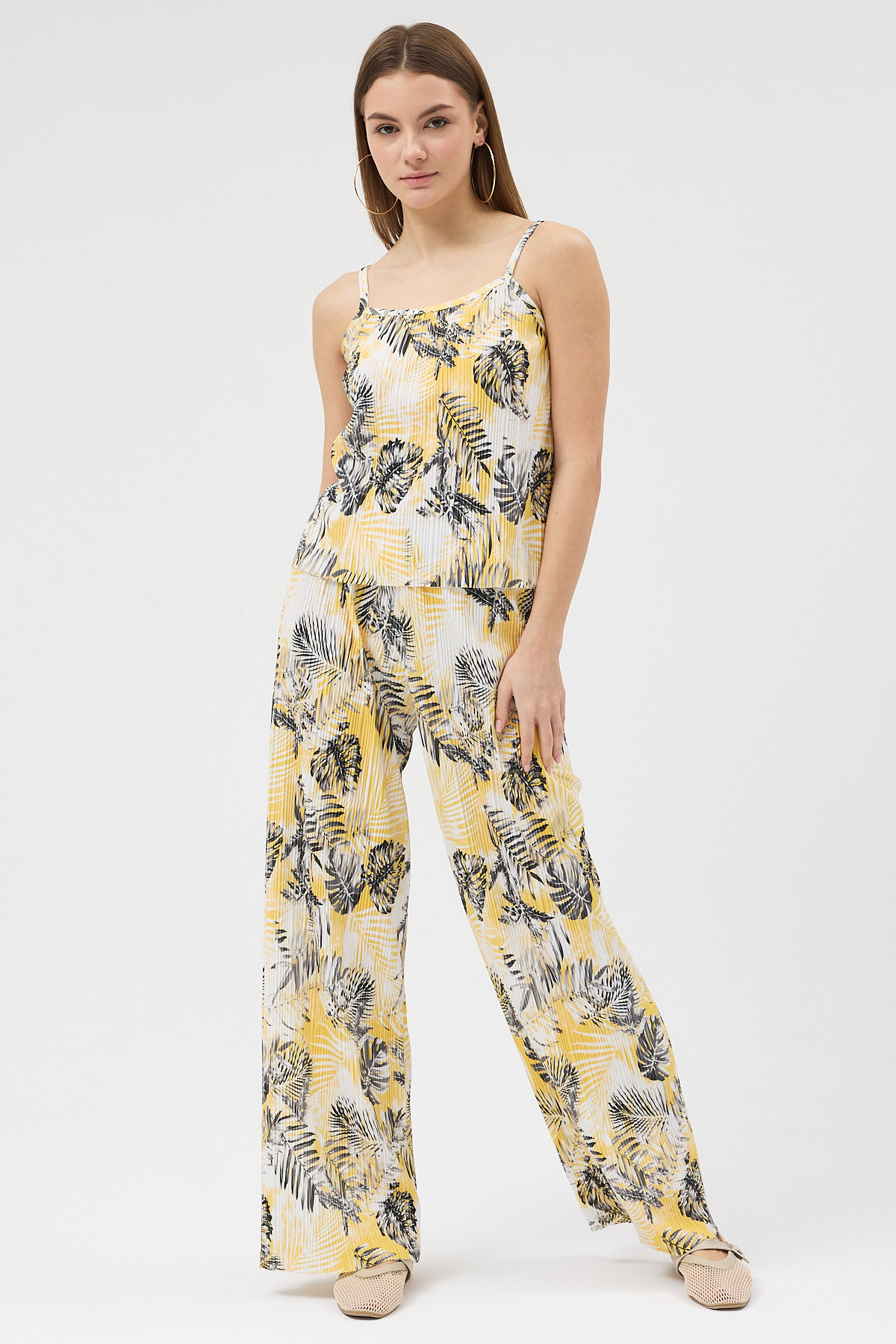 1 Tropikal Desen Pliseli Bluz ve Pantolon Takım - Görsel 1