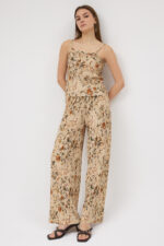 Sütlü Kahve Pliseli Bluz ve Pantolon Takım