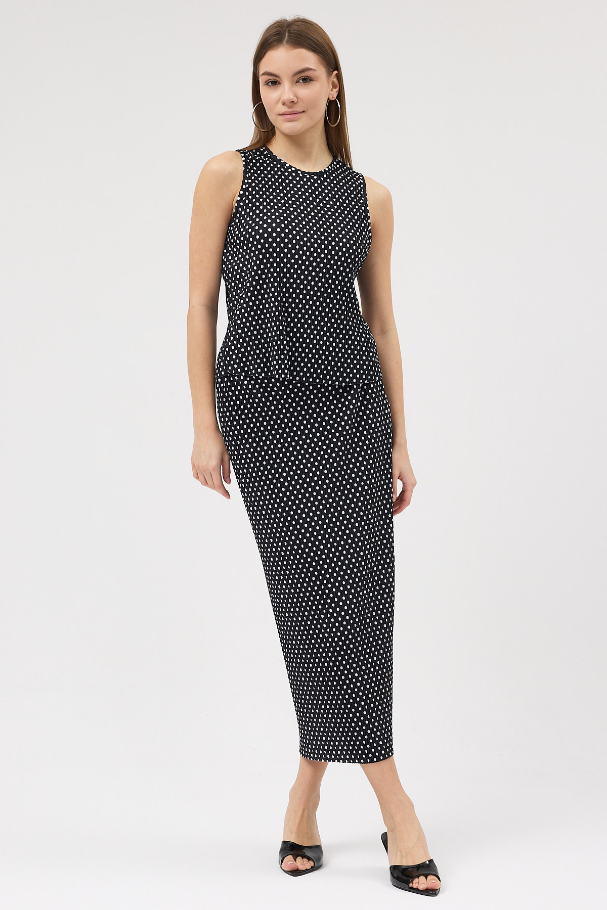 18.12.2025_LINA3048 Puantiyeli Pliseli Bluz ve Etek Takım - Görsel 1