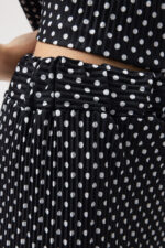 Puantiyeli Pliseli Bluz ve Etek Takım - Görsel 6