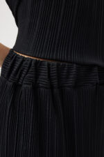 Siyah Pliseli Bluz ve Etek Takım - Görsel 6
